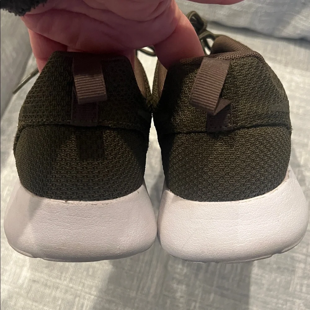 Nike Roshe One Sneakers Men's 8.5 Ultra Lightweight Running Shoe Cushioning